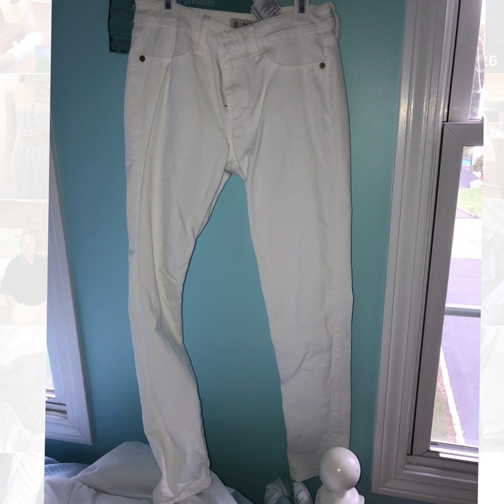 White Barely-Worn Abercrombie Jeans